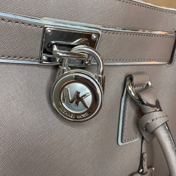 Michael Kors Hamilton Saffiano Leather Gray Shoulder Bag with Silver Charm - Picture 3 of 10